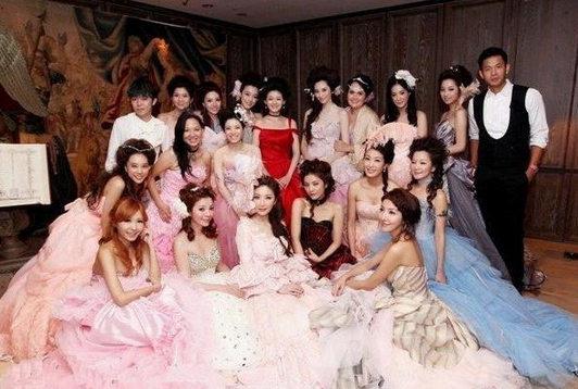 直击明星生日趴奢靡场面：大小S制服秀色诱老公