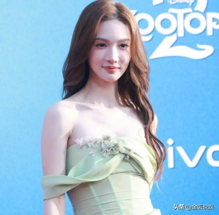 女明星脸上有疤痕_金晨鼻子翻车 高清镜头暴露疤痕 网友质疑演技外貌