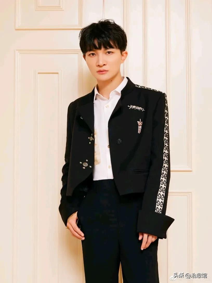 今日排行榜明星热点榜,_2022年娱乐圈热搜榜Top10_明星年度热搜榜前十名