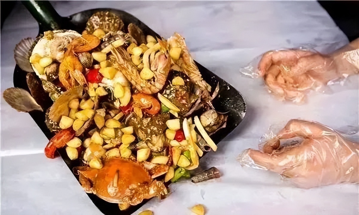 吃网红黑暗料理的人是谁呀,_皮蛋咖啡_章鱼拿铁