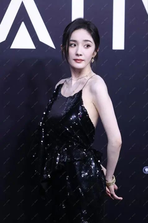 杨幂内娱颜值核武器_迪丽热巴2025演技_女明星照片最美照片